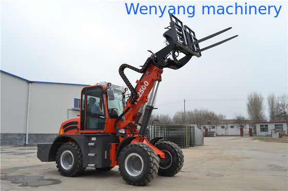 Chine a fabriqué du matériel d'empilage de foin, chariot télescopique 4x4 de 2,5 tonnes fournisseur