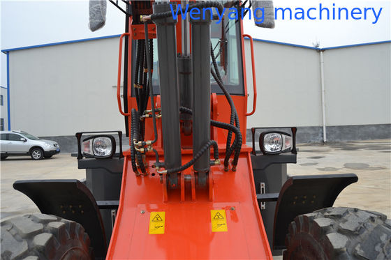 Chine a fabriqué des machines multifonctionnelles 4RM chariot télescopique de 2,5 tonnes fournisseur